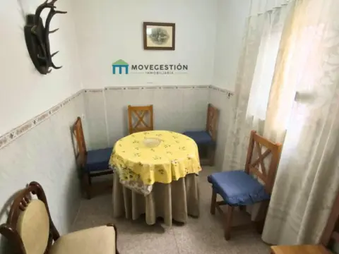 Piso en Avenida de Cortes