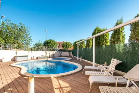 Chalet en calle de los Algarrobos, 1