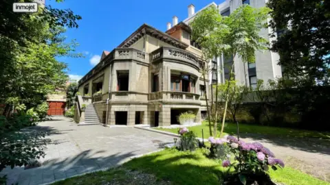 Casa pareada en calle de Pérez de la Sala, 19
