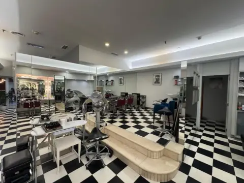 Local comercial en calle de Ramón y Cajal