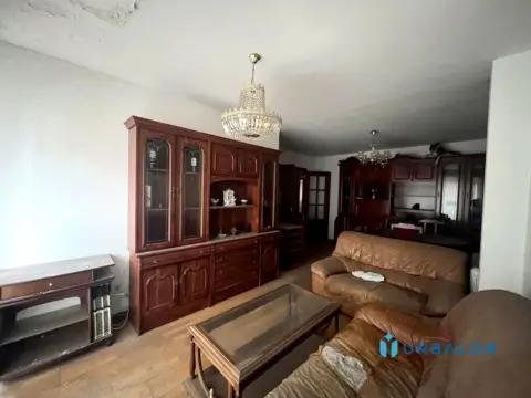 Piso en Travesía de los Reyes Católicos