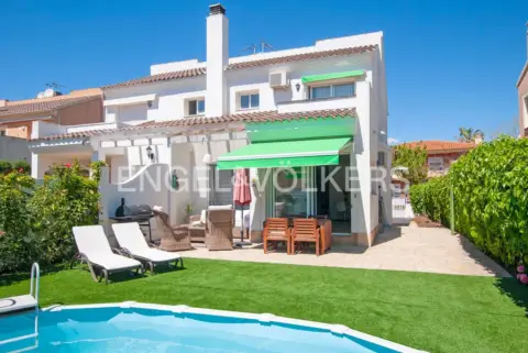 Casa pareada en Carrer de Moscú, 88