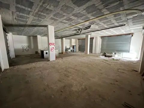 Local comercial en Les Comes