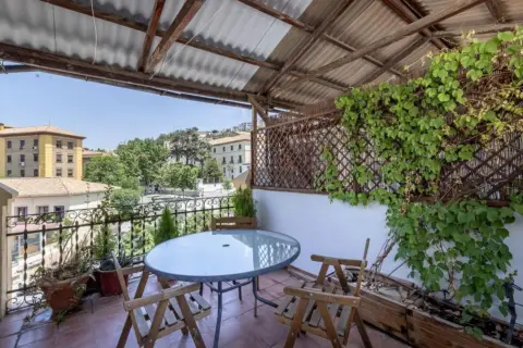 Casa adosada en Plaza del Triunfo