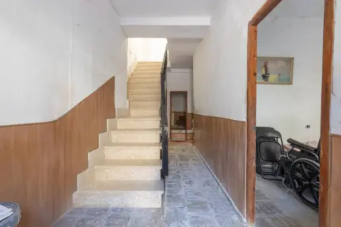 Casa adosada en calle La Mamola, nº 1