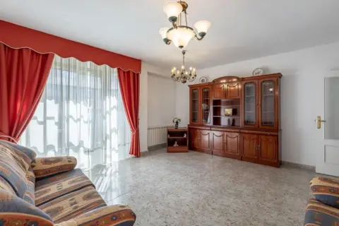 Piso en calle Jacinto Higueras