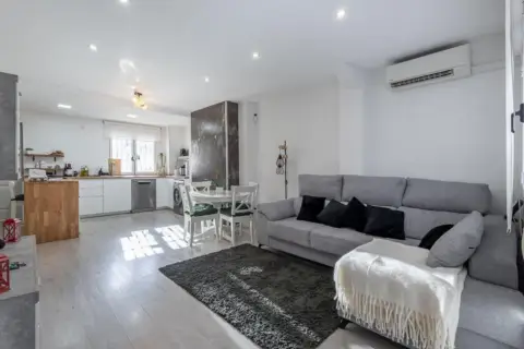 Casa adosada en calle del Mulhacén, 19