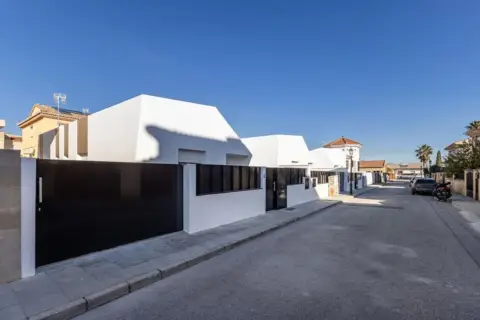 Casa adosada en calle Los López