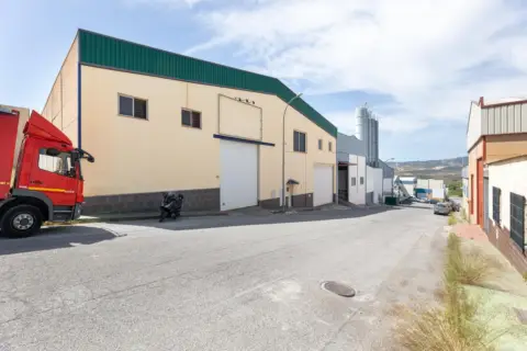 Nave industrial en calle Romeral de Marchena #1