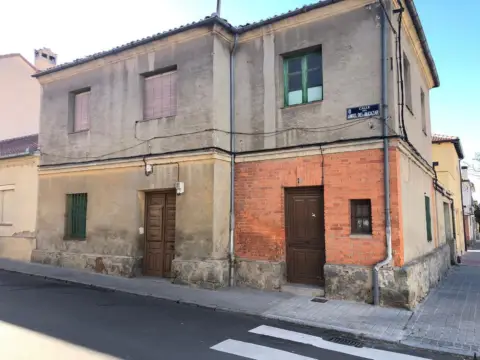 Casa adossada a calle de Ángel del Alcázar