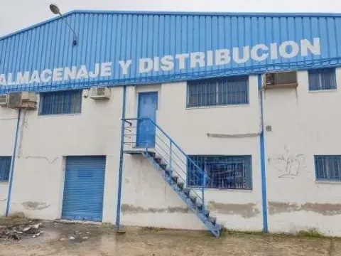 Industrial building in Peligros