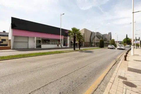 Local comercial en Avenida de Fernando de los Ríos, 9