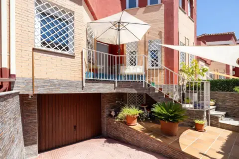 Casa adosada en calle del Río Monachil, 7