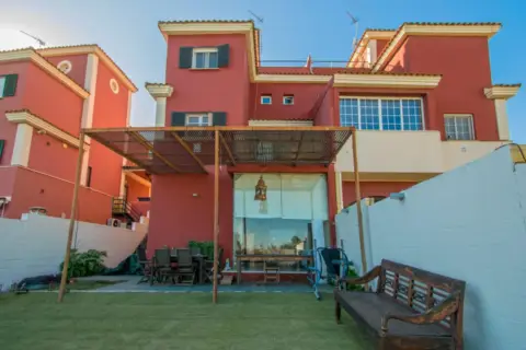 Casa en Urb. Fuenblanca