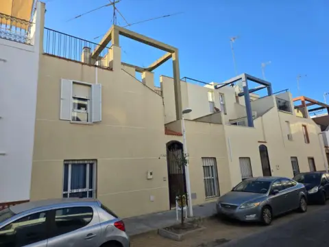 Casa adosada en calle de Manuel Zapata