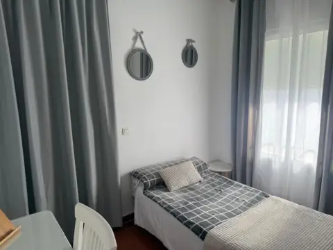 Casa pareada en calle de los Sauces