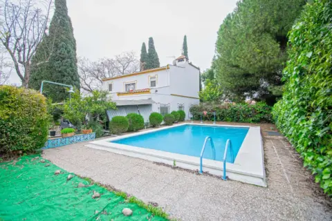 Casa en Avenida Alcaldesa María Regla Jiménez