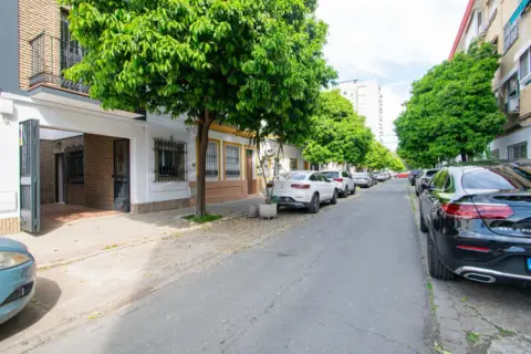 Casa en calle de Melchor Gallegos