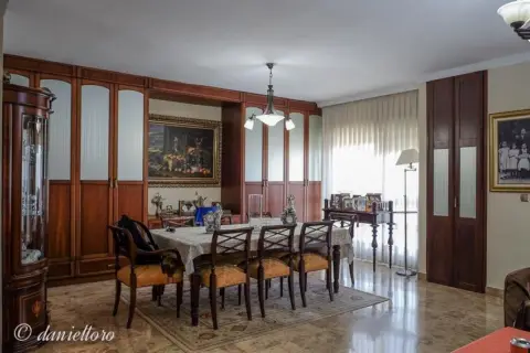 Piso en Luis Montoto - Santa Justa