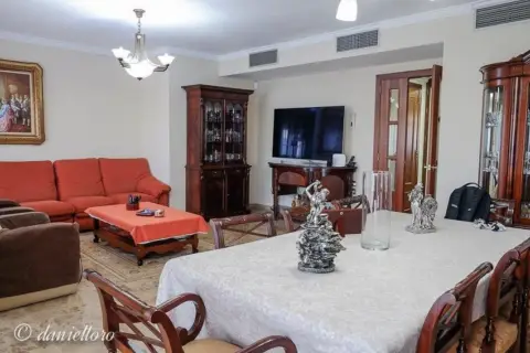 Piso en Luis Montoto - Santa Justa