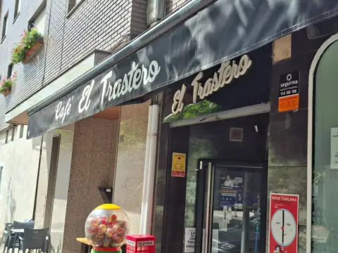 Local comercial en calle Gran Vía Reino de León, 33
