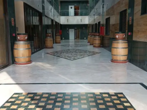 Local comercial en calle Parque Empresarial de Monda. Edificio Negocios. Pt