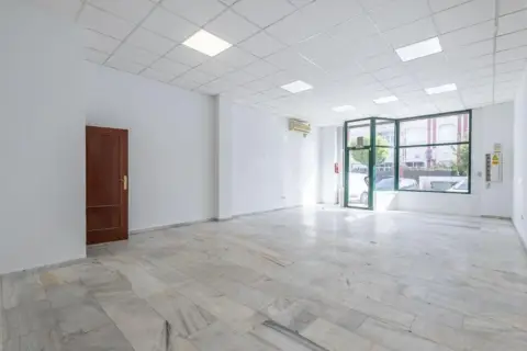 Nave industrial en calle de Juncaril