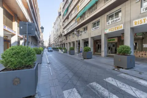 Local comercial en calle Ángel Ganivet
