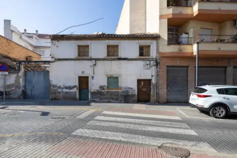 Terreno en calle del Generalife, 25