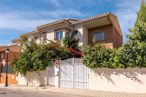 Casa pareada en calle de Malta