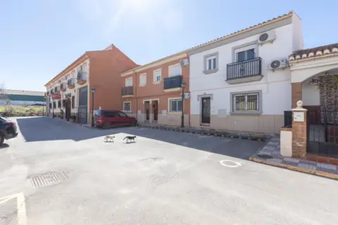 Casa adosada en Urbanización Bermejales, 9
