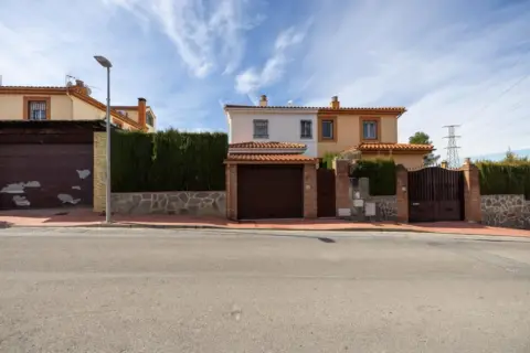 Casa pareada en calle de las Mimbres