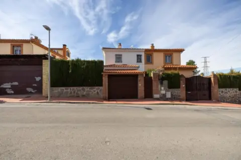 Casa pareada en calle de las Mimbres