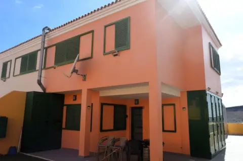 Casa pareada en calle Las Norias