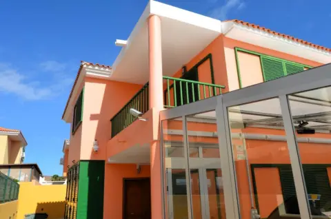 Casa pareada en calle Las Norias