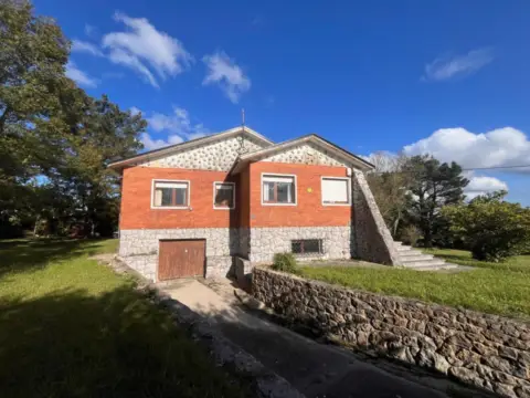 Chalet en calle de Lastra