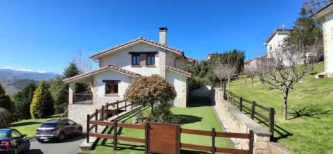 Chalet en Barrio de Santa Ana
