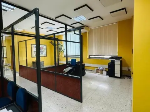 Local comercial en Avenida del Valle
