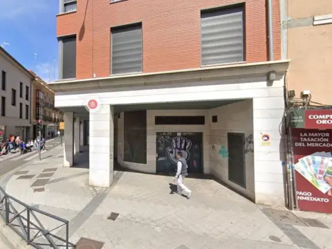 Garage in calle de Alonso Pesquera, 23