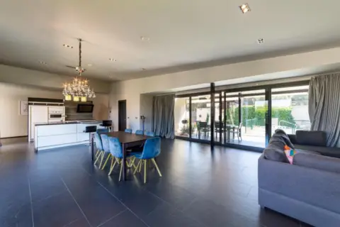 Chalet en calle Jacinto Benavente, 5