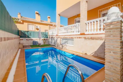 Casa pareada en calle Mozart