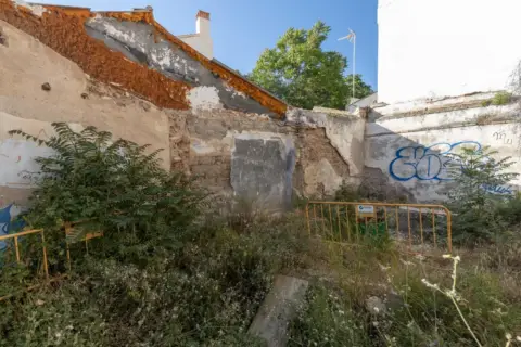 Terreno en calle de la Cruz de la Rauda, 13