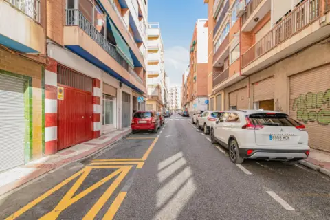Local comercial en calle Santa Rita
