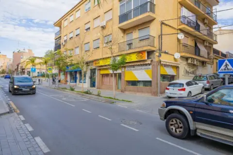 Local comercial en Cl. Ancha