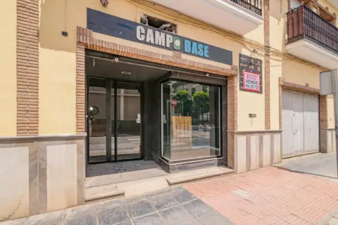 Local comercial en calle de Calderón