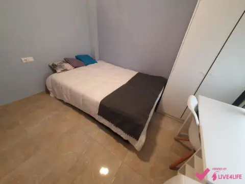 Habitación en calle de Guardamar