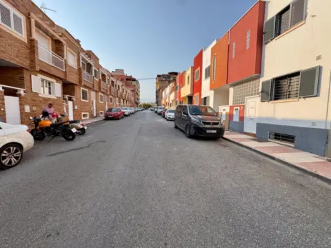 Casa adosada en calle de los Germanos
