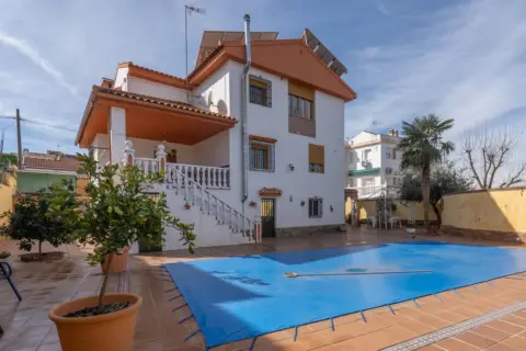 Chalet en calle de Alonso Quijano, 36