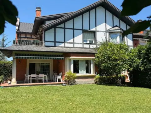 Casa pareada en calle Carratera Asua-La Avanzada Errepidea