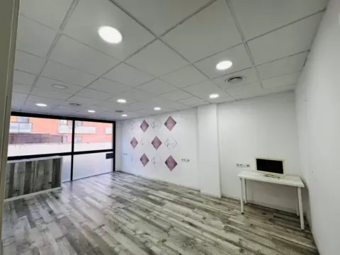 Local comercial en Carrer d'Olèrdola